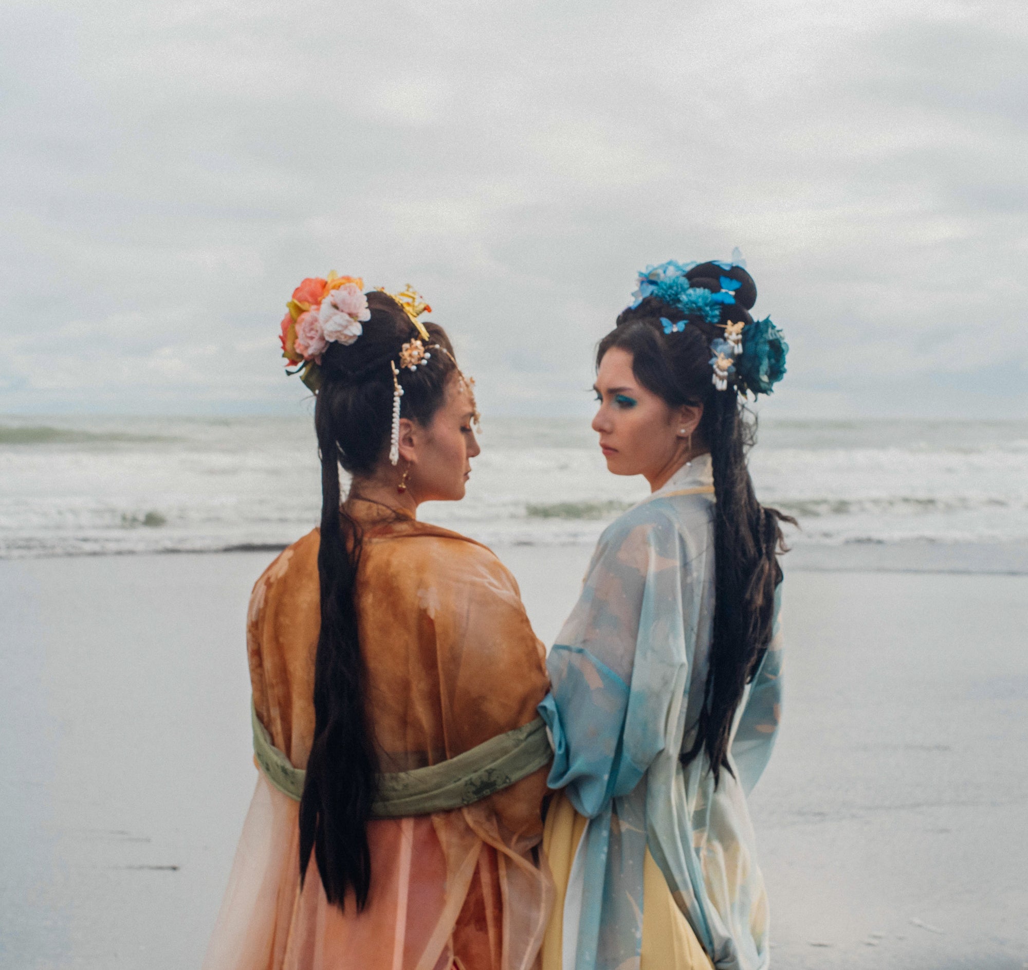 Ersha Island 二沙岛, an Auckland-based indie-folk duo, shares the enchanting 'Back To Our Roots'