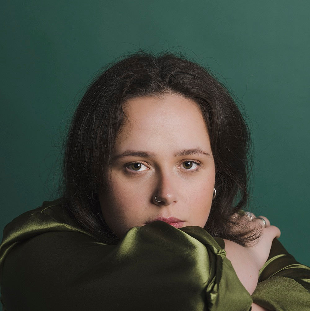 Maddie Jackway crafts a sublime sonic landscape with 'You Make Me Look Over My Shoulder'