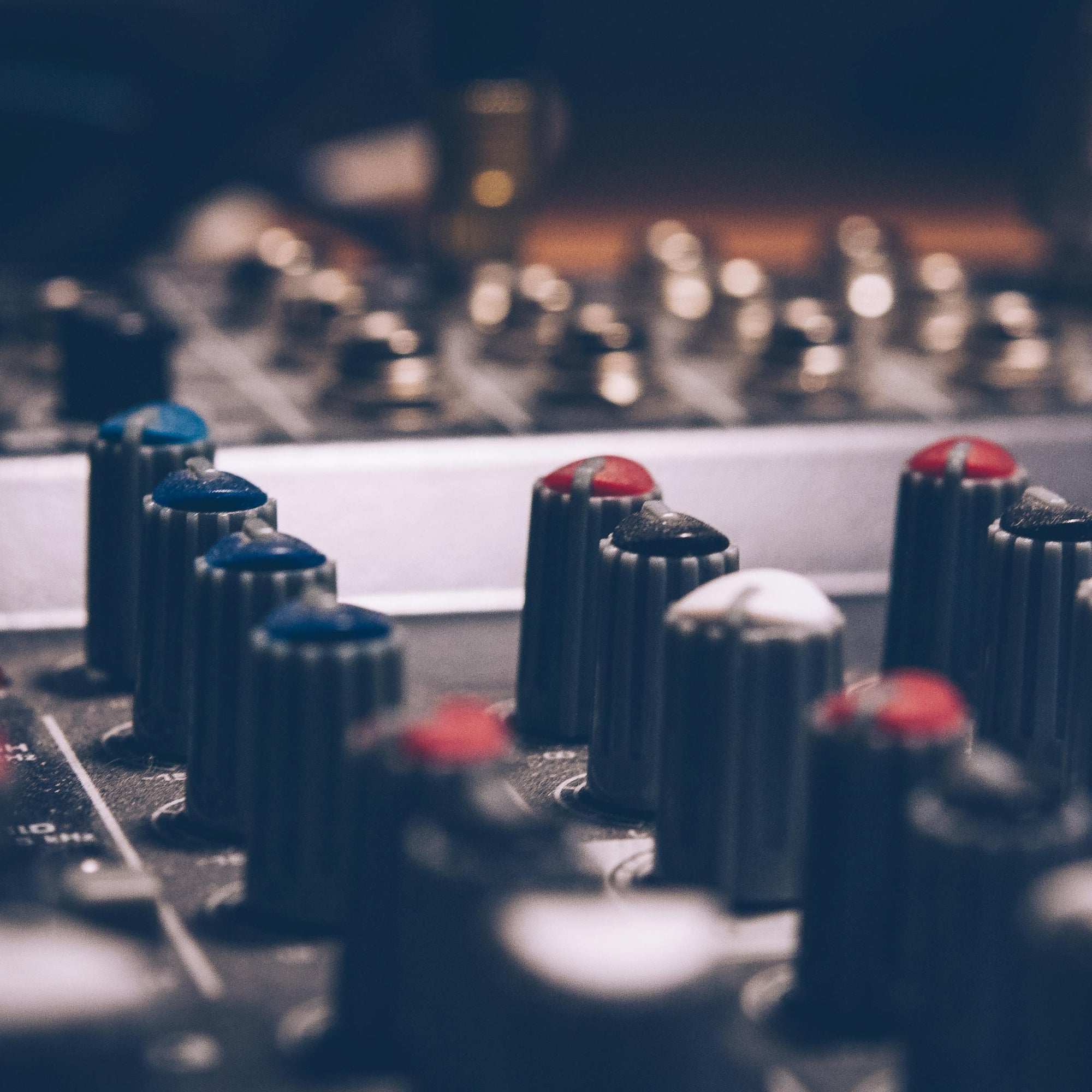 Achieve Professional Sound at Home: Mastering Tips for Indie Musicians