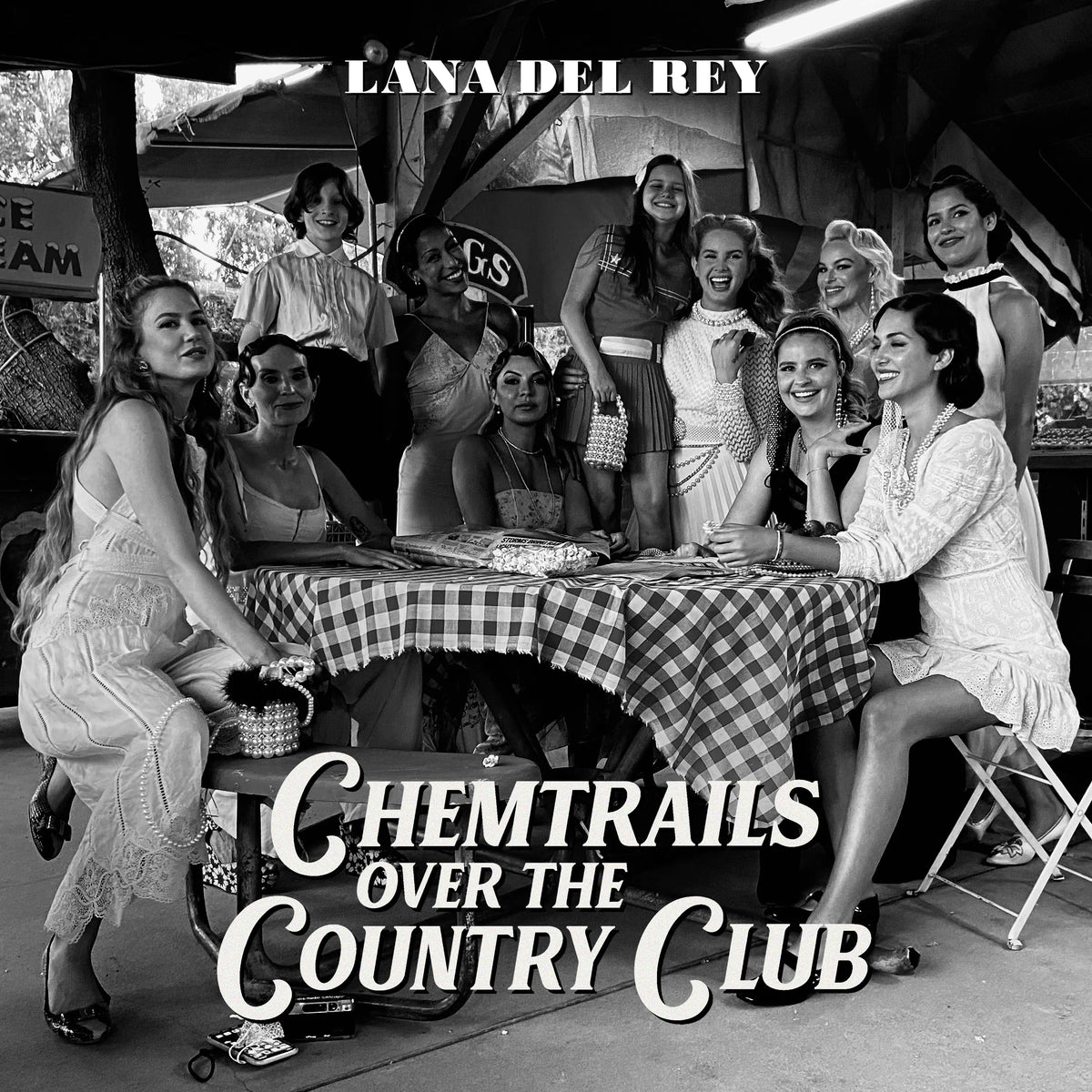 Lana Del Rey - &#39;Chemtrails Over The Country Club&#39;